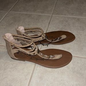 Sandals 
10